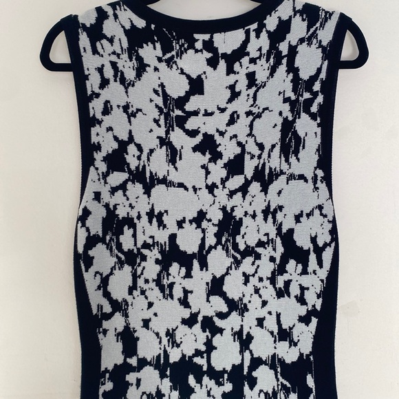 NWT-Black and White DKNY Crewneck Knit Dress, Sz S - Picture 4 of 10